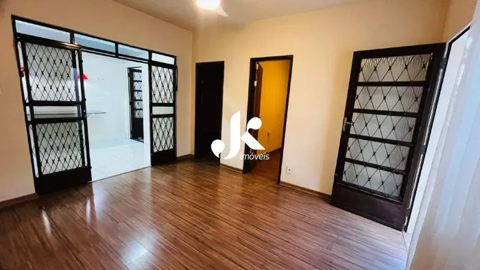 Casa para aluguel, 3 quartos, 1 suíte, 2 vagas, Centro - Sete Lagoas/MG