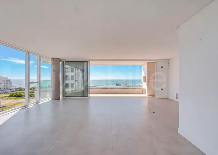Apartamento no Edificio Riva na Praia Brava.