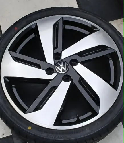 Rodas do Golf GTI aro 17 furação 4x100 c/ pneus novos