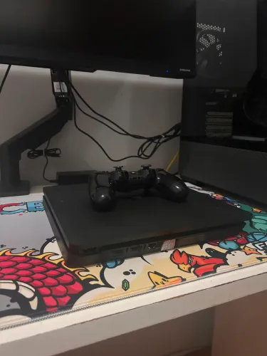 PS4 SLIM 1TB - USADO 1 ANO