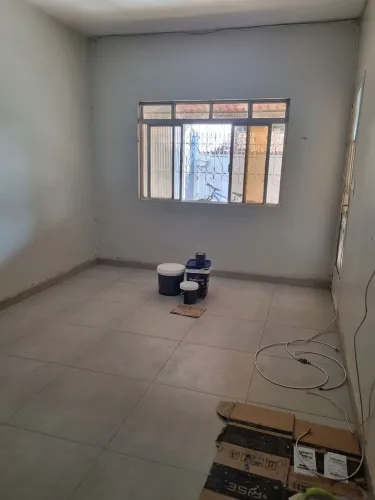 Alugo casa