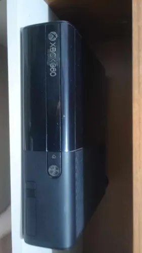 Xbox 360 + jogos + 2 controles