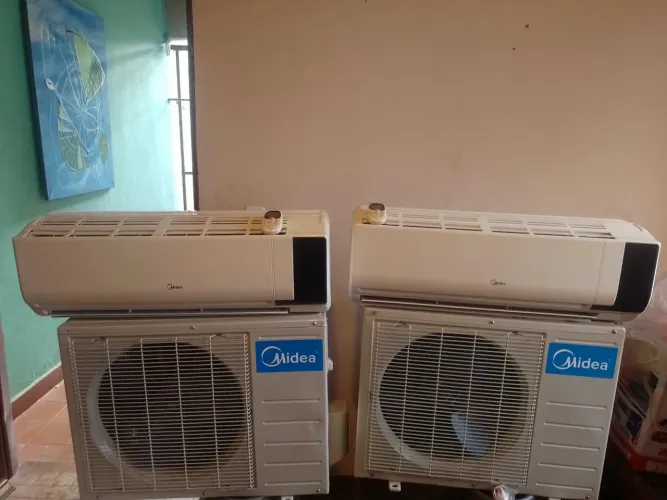 Vende-se esses 2 ar condicionado semi novo
