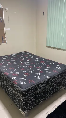 ? Cama Box Casal com Pés - R$ 250,00