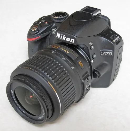 Nikon D3200 + 18-55 + Youngnu 35mm F2 + 2 Baterias