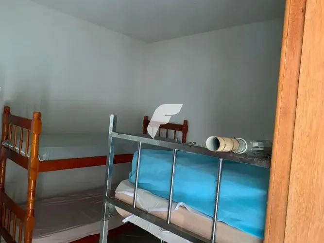 Casa com 4 dormitórios sendo 1 suíte em a 580m do mar em Morretes, Itapema/SC