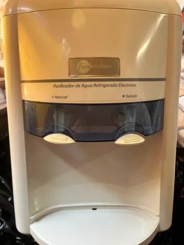 purificador de água refrigerado eletrônico da Fun Kitchen.