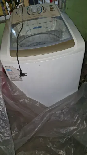 Maquina de lavar Electrolux 10kg (batedor furado)