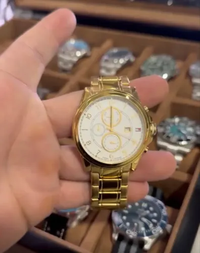 Relógio Tommy original, tem que coloca bateria