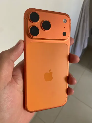 iPhone 17 Pro Max 256GB Laranja semi novo impecável