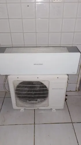 Vende-se um ar condicionado Brastemp 9 ,000 BTUs 1,100