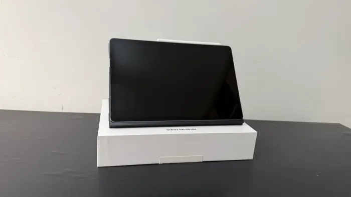 Tablet Samsung Galaxy Tab S10 Lite 256GB / 8GB RAM + S Pen e Capa - Impecável