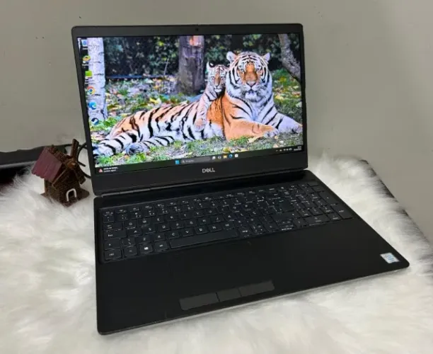 Workstation Dell Precision 7550 | Xeon W-10855M | 32GB RAM | NVMe | Nvidia Quadro RTX T100