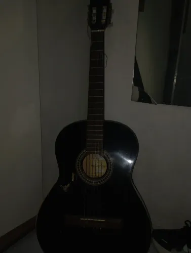 Vendo esse violão " quebrado "