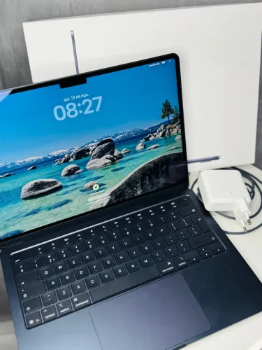 MacBook Air M5 512/16gb GAR. Apple 13/03/27/ troco por iPhone 12 ou superior + volta