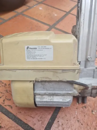 Motor para portão automático Peccinin modelo 2000, 127V monofásico