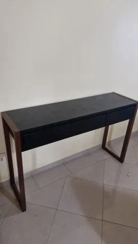 Aparador com tampo de vidro
