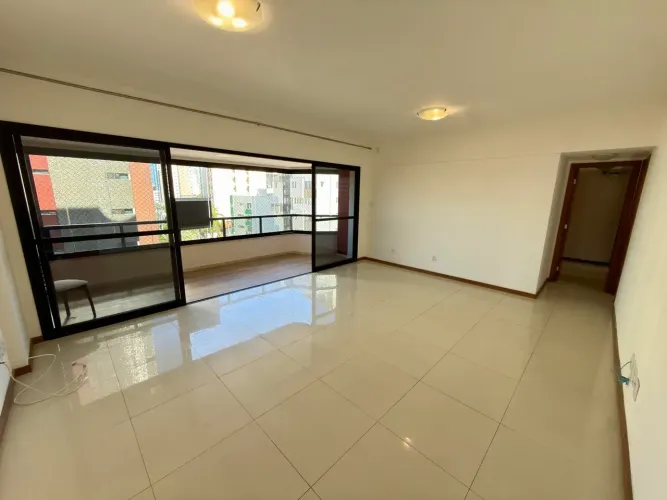 Apartamento 3/4, suíte, varandão, 103m², 2 vagas, Apipema - Ondina.