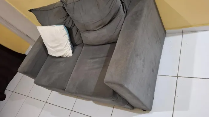 Sofa cinza retrátil