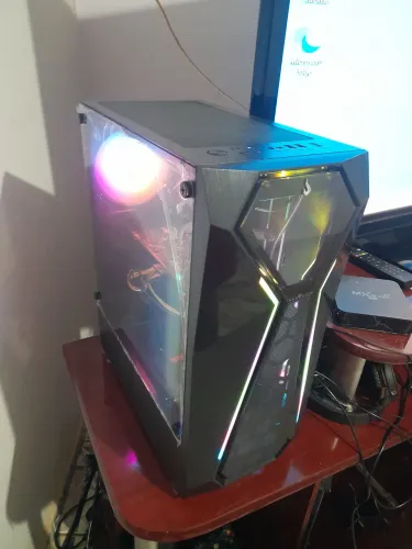 Pc i5 4430 , 16gb ddr3 ram , gtx 970 4gb . Pc gamer