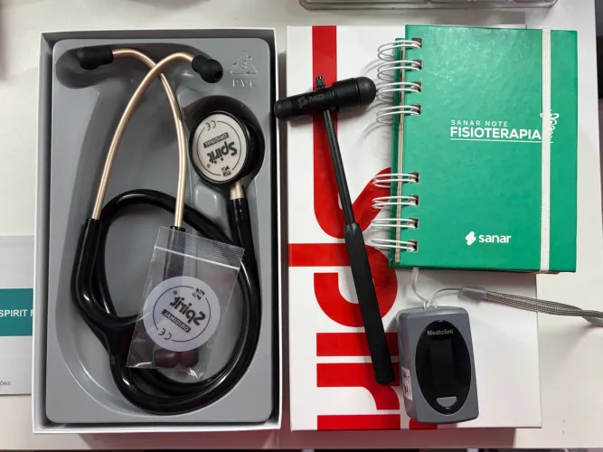 Kit estetoscópio spirit + oxímetro + martelo neurológico + sanar fisio