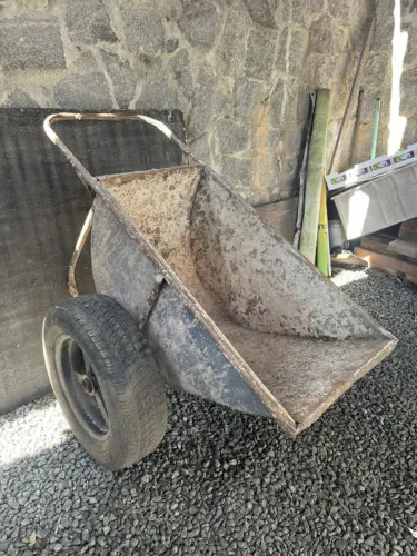 carrinho girica de construcao