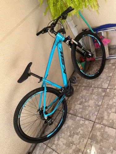 Bicicleta Aro 29, freio hidráulico shimano, amortecedor com regulagem 