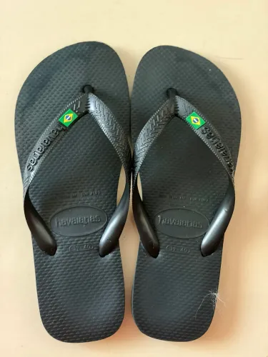Chinelo Havaianas Preto com Bandeira