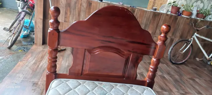 Cama de madeira