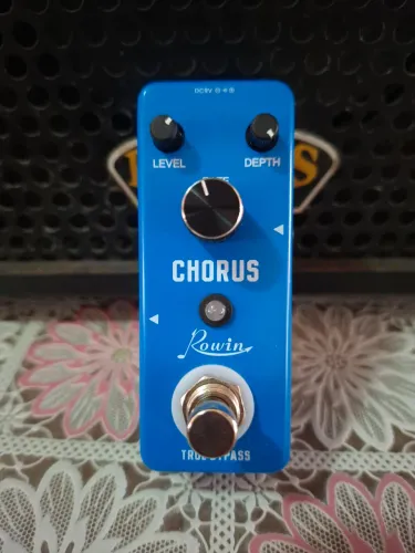 Pedal Chorus Rowin Analógico