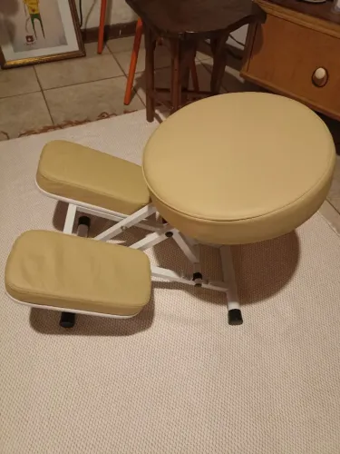 Kneeling chair