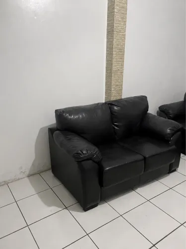 2 Sofás preto - 2 e 3 lugares
