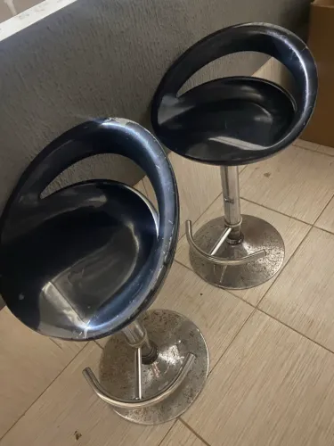 Vendo banqueta giratória ajustável 