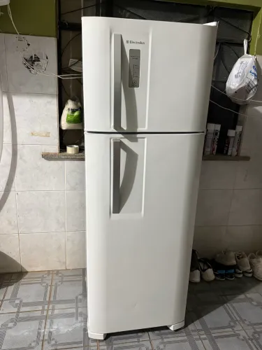 Geladeira Electrolux frosfree 370 litros