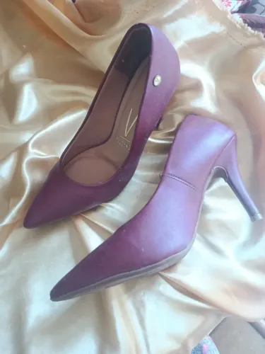Scarpin Vizzano 38 cor vinho