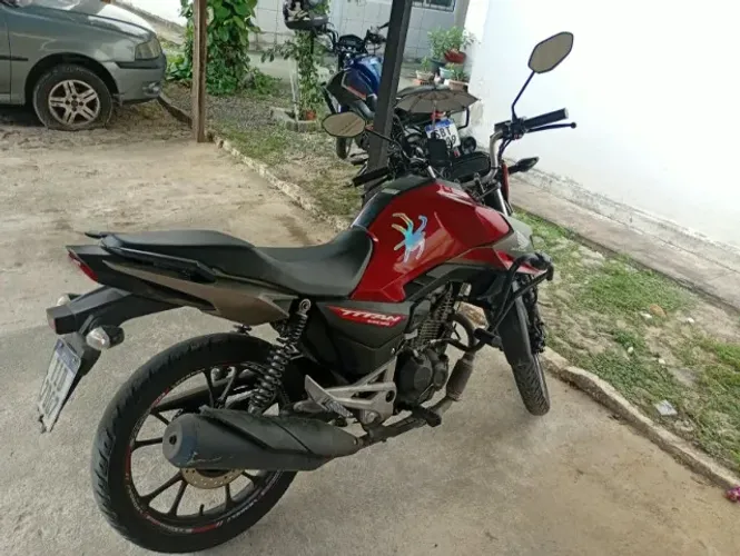 Vendo Honda Titan 160cc 2025 personalizada em atraso(Leia a descrição)
