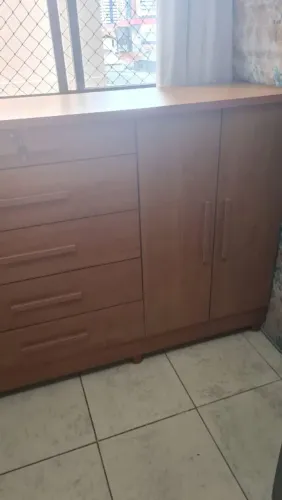 Cômoda em MDF pouco usada
