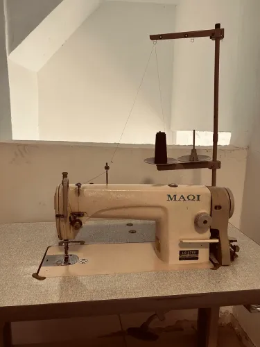 Máquina de costura reta industrial