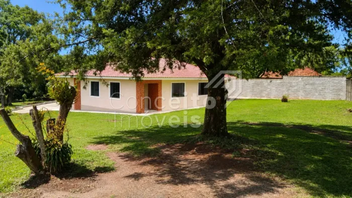 Residência com Amplo Terreno e Piscina - Oficinas