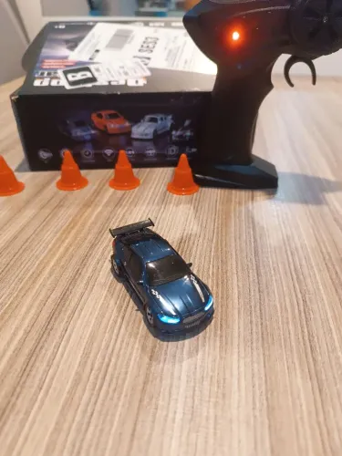 Carrinho de Controle Remoto de Drift Recarregável