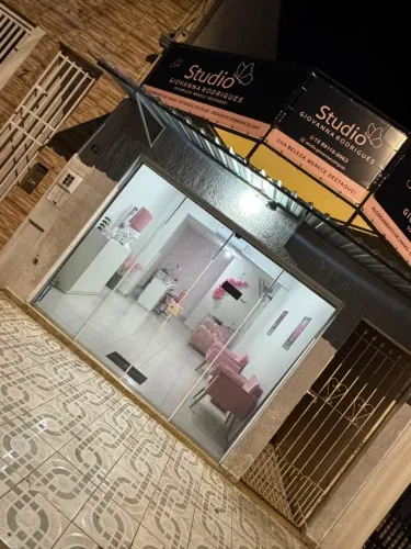 Passo ponto comercial com acessórios para nail designer, ótima grade de clientes