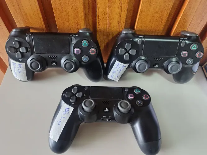 Lote de 3 controles originais de PS4