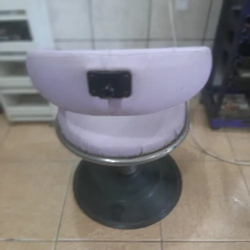 Vendo cadeira de salao hidráulica precisando forrar