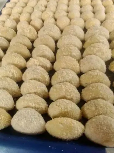 Bandejas com 16 salgados