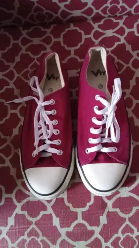Tênis estilo All Star vermelho