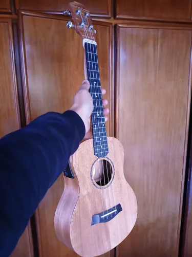 Ukulele Tenor Elétrico, nunca usado!!!
