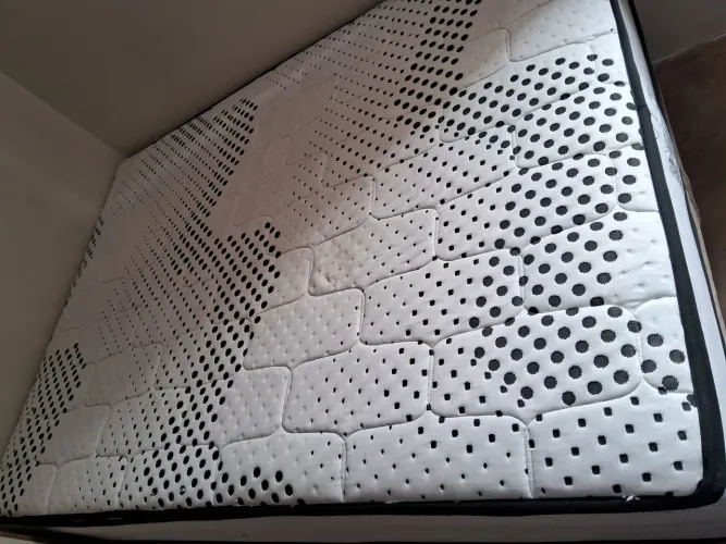 Colchão de casal "SolfFlex" (molas ensacada) 6 meses de uso em perfeito estado.