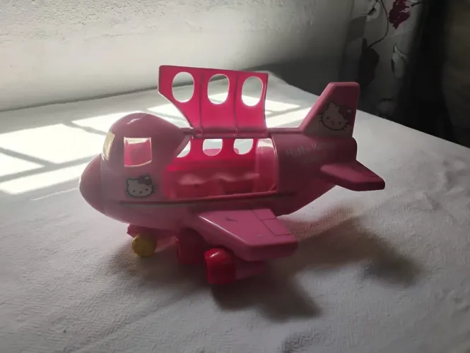 Avião hello kitty