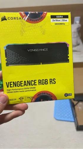 Kit Memória RAM Corsair Vengeance RGB RS 32GB (2x16GB) DDR4 3600MHz