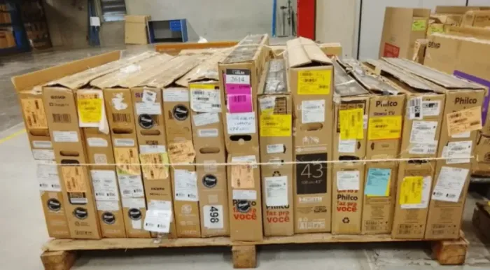Lote de TVs - Funcionando - Tela trincada - 15 TVs de várias marcas de 40 a 43 Polegadas